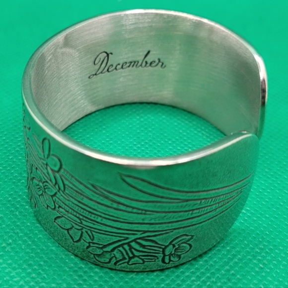 Salisbury Pewter Cuff Bracelet w/ Box December Flower Engraving USA Made (S2) - Picture 4 of 7